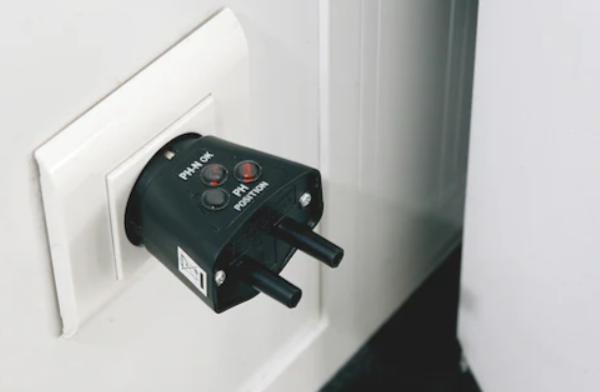 TESTEUR DE PRISE 2P+T W751