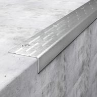 Nez de marche inox à visser